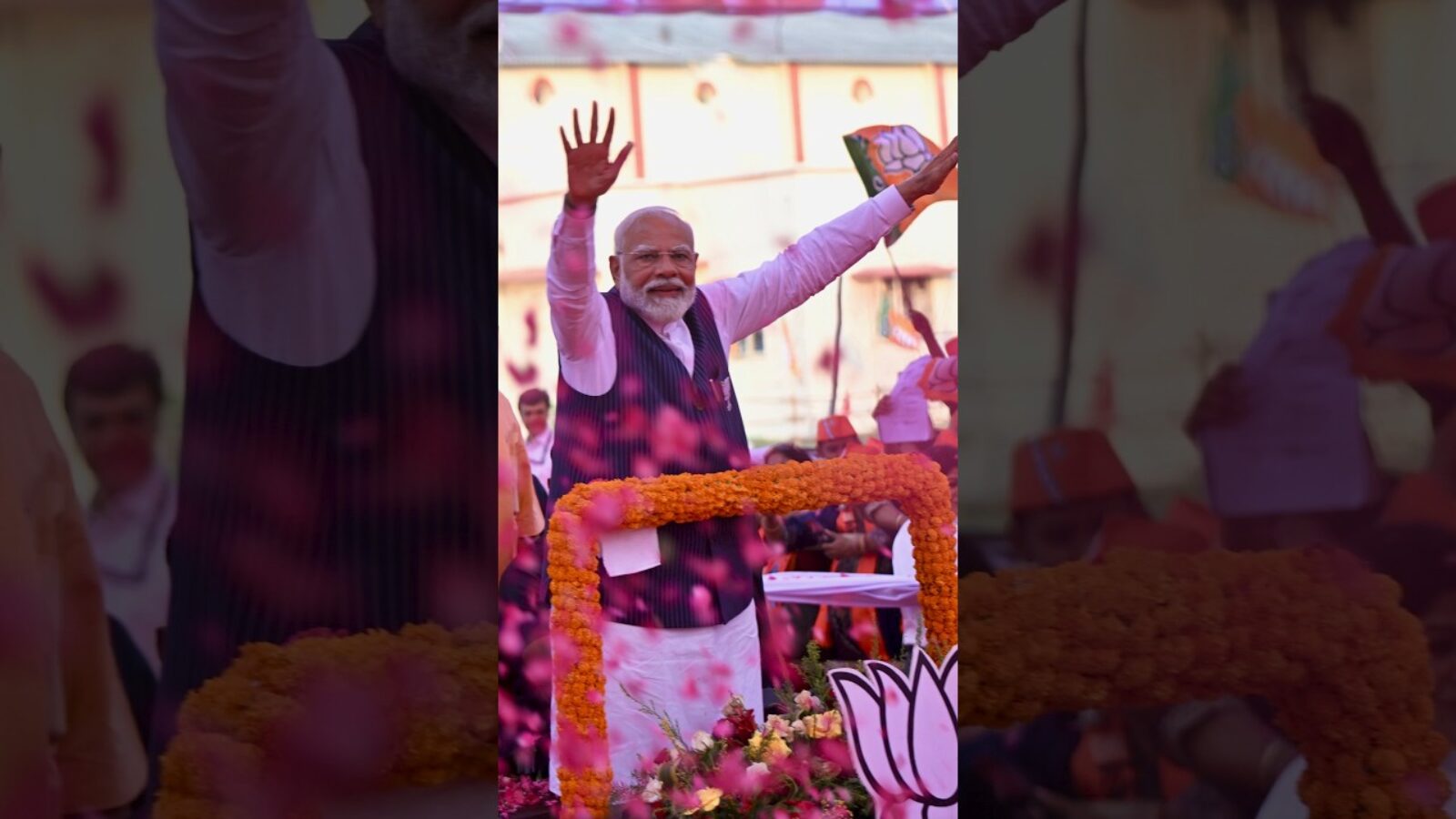 Nari Shakti blesses PM Modi in Varanasi | #shorts