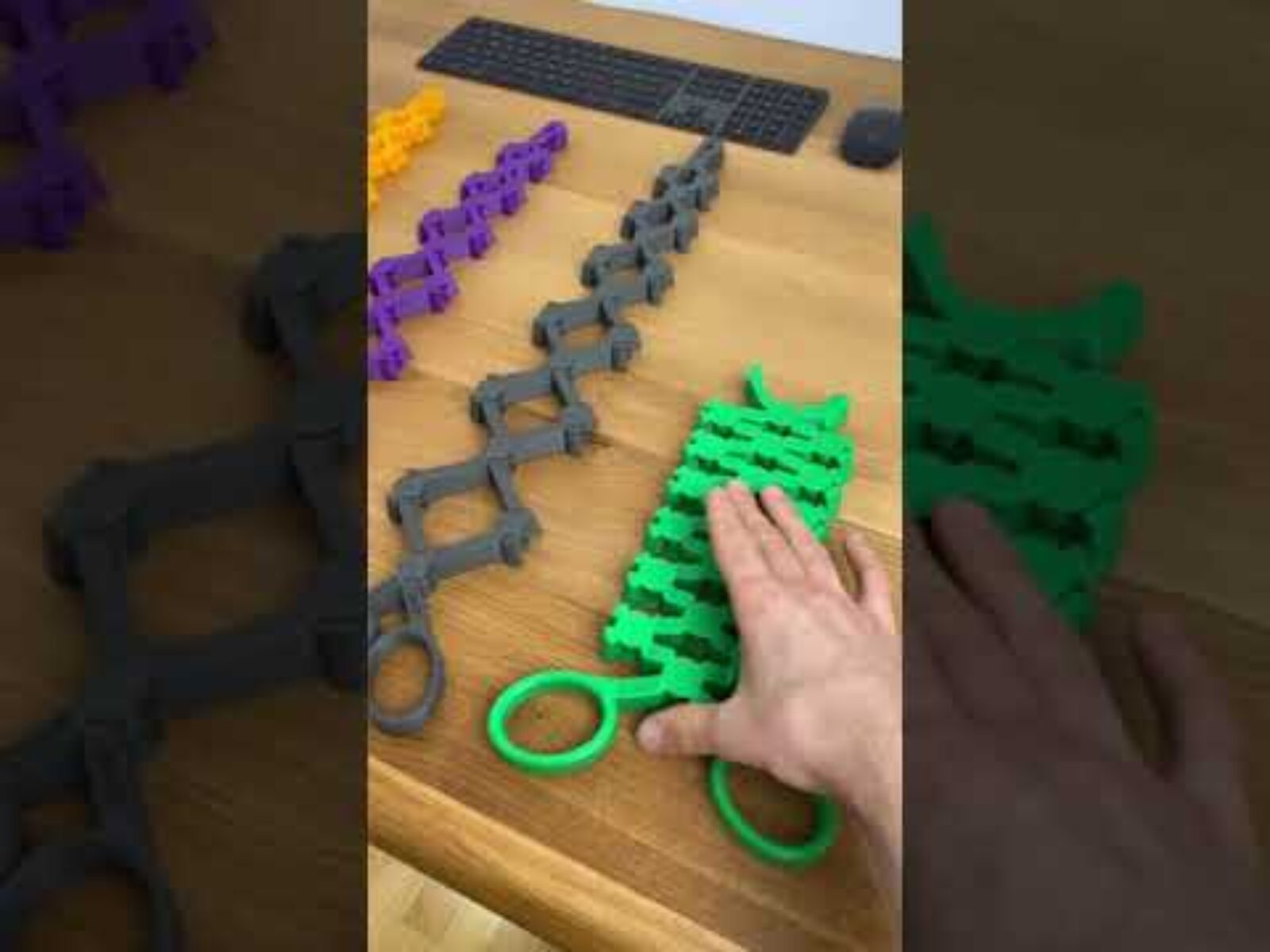 you asked me for new colors, here's a green one for the 3D printed Scissors Snake